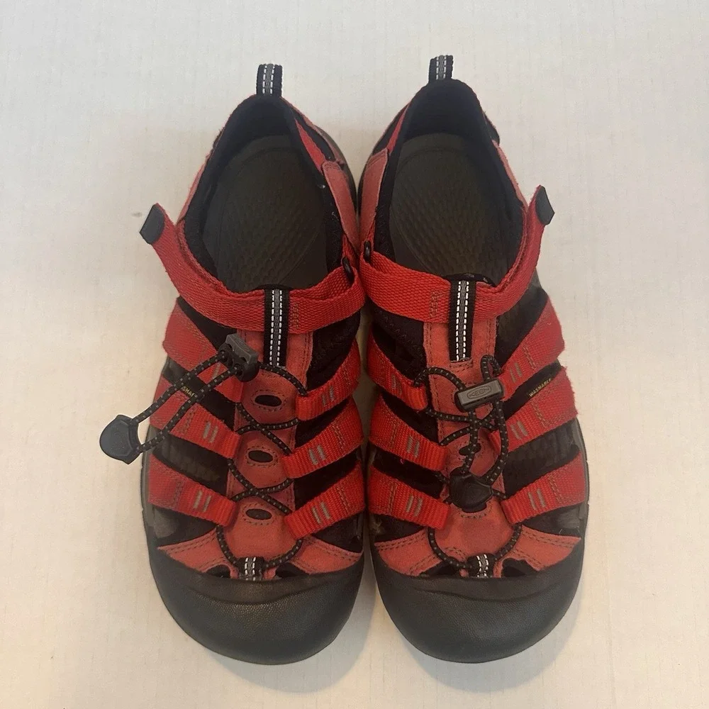 KEEN Newport H2 Sandal Red Big Kids Size 7Y EU 39 Men Women Water Shoes Outdoor